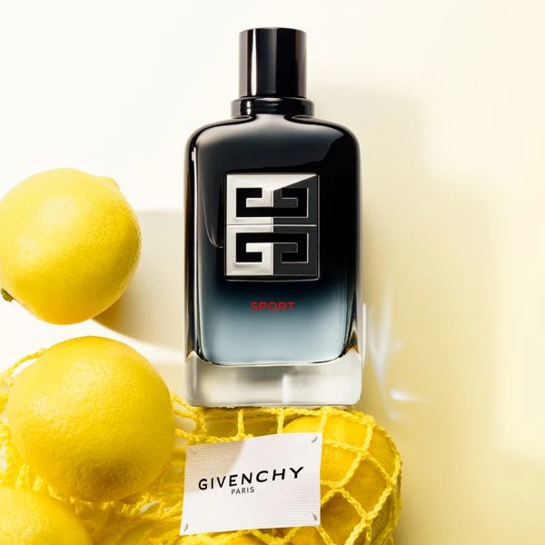 In regalo la travel spray Gentleman Society Eau de Parfum 12,5ml
